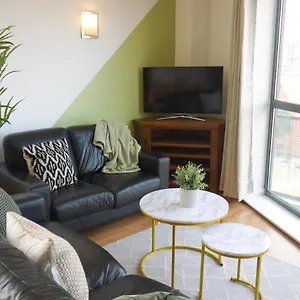 Perfect For Relocation & Business- Near Hospital Sheffield